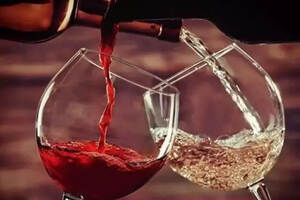 红葡萄酒VS白葡萄酒，究竟谁的营养更胜一筹？
