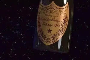 在太空中遨游了一圈的香槟会是什么样的？