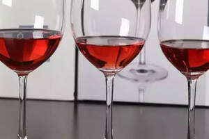 都是红酒杯，水晶的和玻璃的有什么区别？