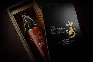 山崎 55 年全球首次拍卖打破单瓶日威拍卖世界纪录