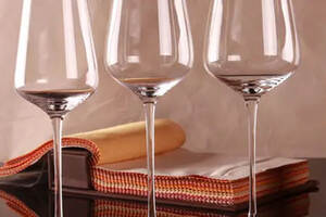 原来喝葡萄酒的“水晶杯”竟然不是用水晶做的！