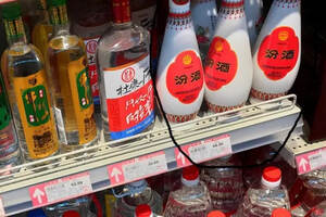 超市这3种“香精”勾兑酒，农村地区经常出现，你喝过吗