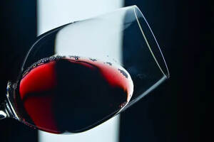 葡萄酒中的酸有什么作用呢？