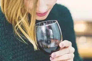 【葡萄酒知识小课堂】第二期：喝葡萄酒后怎样有效解酒？