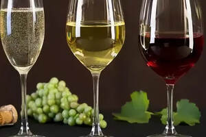 为什么喝红葡萄酒比喝白葡萄酒更养颜？（什么时候喝红葡萄酒什么时候喝白葡萄酒）
