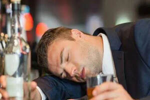 为什么很多人喝混酒容易醉，尤其是与红酒混着喝？