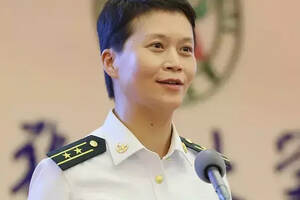 韦慧晓：从学霸白领跨界而来，中国首位女副舰长诞生记
