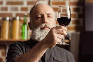 葡萄酒中的酵母菌对风味有什么作用？葡萄酒发酵的香气多种多样