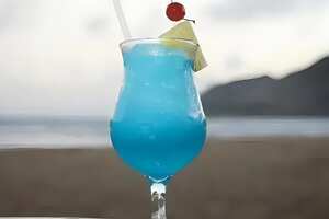 蓝色夏威夷鸡尾酒配方多少度高吗，20度其口感及故事介绍(图片)