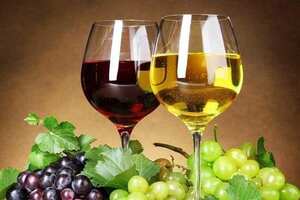 干红和干白的区别，不在于葡萄品种而在于酿造工艺的影响