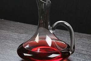 红酒醒酒器的作用，分离沉淀和软化单宁释放葡萄酒的香味