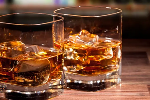 生命之水威士忌是什么酒，酒香浓郁口味辛辣的烈性蒸馏酒