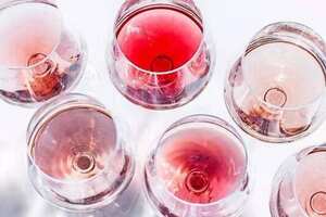 桃红酒是什么葡萄酒，特殊方法酿制的桃红葡萄酒好看好喝又百搭