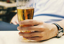 如果没有宿醉，你可以喝几杯啤酒？