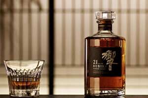 三得利响威士忌21年有几个版本，有4个版本最常见的是花鸟风月