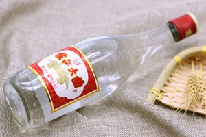 枝江大曲是哪里生产的50度白酒是纯粮酒吗，湖北枝江生产纯粮酒