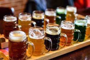 水啤是什么意思，是指喝不醉只撒尿的工业啤酒如同喝水