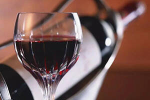 红葡萄酒中的收敛感是什么意思？