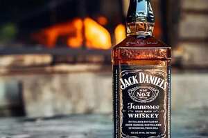 为什么不推荐喝杰克丹尼威士忌，因为酒质粗糙且口感丰富度不够