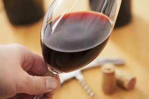 葡萄酒单宁是什么意思，特殊的酸类化合物能提供涩感和陈年潜力