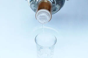 醉酒后，喝点蜂蜜水能解酒？最实用​的解酒方法有哪些?