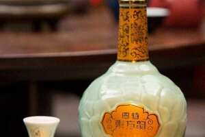 江西出名的酒是什么酒，特香型四特酒和最贵的光瓶李渡高粱酒
