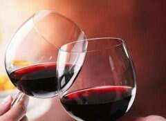 葡萄酒有挂杯痕迹就是好酒吗？