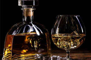 白兰地和威士忌有何不同的-白兰地跟威士忌的区别是什么