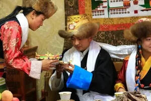 藏族在饮酒上的礼俗：热情的藏族人普遍爱饮酒