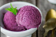 紫色的葡萄酒冰淇淋（姨妈是紫色的像葡萄酒）