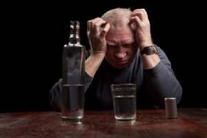 喝酒后头疼是什么原因？怎样才能缓解酒后的头疼呢？