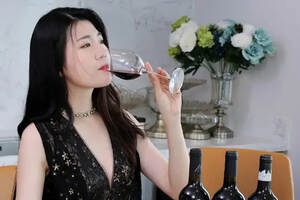 ​如何靠一瓶葡萄酒营造出浪漫的气氛？