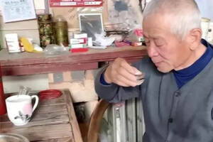 60岁北京老大爷，喝了20多年二锅头，结果却是勾兑酒？咋回事