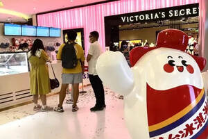 茅台冰淇淋北京首店开业！一小时就不排队了？年轻人真买得起60元一杯的冰淇淋吗