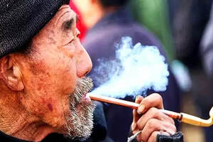 济南90岁老大爷，60年烟酒不离，可身心无恙，4个“窍门”很重要