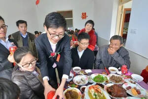 上海某农村酒宴，一桌酒菜标配4000，网友：还是上海人豪横