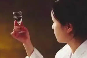 揭秘：白酒加水变浑浊就是纯粮酒，是有科学依据还是胡说？