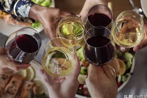 饭局宴请上，喝葡萄酒“按照什么顺序”才好？