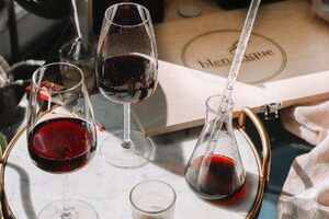 西班牙红酒和法国红酒的区别（西班牙红酒和意大利红酒的区别）