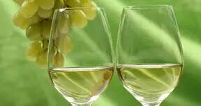 学会养成一个喝白葡萄酒的习惯，因为好处包括如此多...