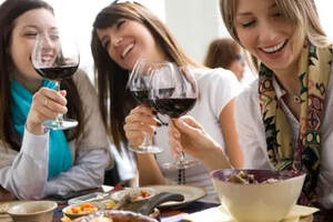 宴请女性朋友，为什么选“梅洛红酒”比较好？