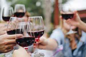 葡萄酒中的白藜芦醇是什么好东西？喝酒预防心脏病吗