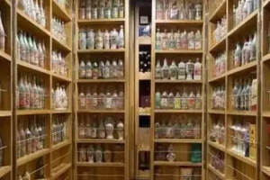 名人藏酒|藏酒近3万瓶，中国陈年白酒品种收藏第一人