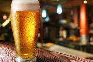 白啤酒和黄啤酒有什么区别-白啤酒跟黄啤酒的区别