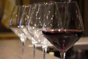葡萄酒常见的五种分类方法（常见葡萄酒的分类方式有几种?）