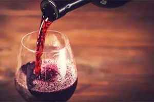 听说喝葡萄酒可以保护心脏？有什么功效作用呢