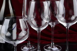 想要喝到好酒，葡萄酒酒杯该如何选择？