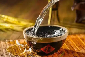 中国酒文化的传播更加依靠酒香一辩稿