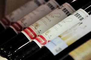 为何葡萄酒的价格千差万别，到底是什么影响了葡萄酒的价格！