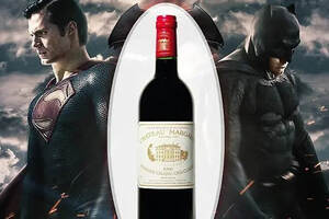 蝙蝠侠决定揍超人之前，喝了这个酒